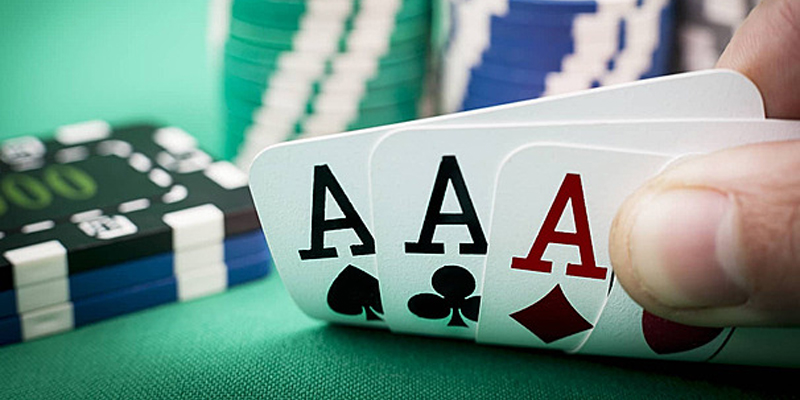 Cách Chơi Poker Chuẩn Nhất 2025 – Luật Chơi & Chiến Thuật Nhiều biến thể như Texas Hold’em, Omaha được yêu thích